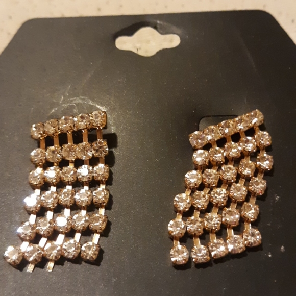 Costume jewelry with matching earrings and choker - Picture 2 of 3